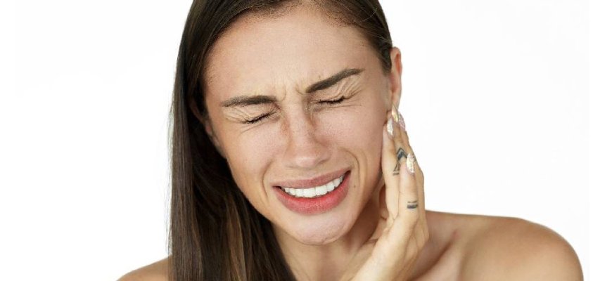 Çene Kilitlenmesi Neden Olur ve Tedavisi Nasıl Yapılır?